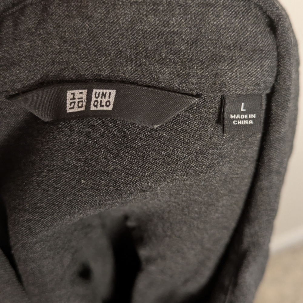 Uniqlo 100% Rayon Black Button-Up Shirt - Picture 4 of 5
